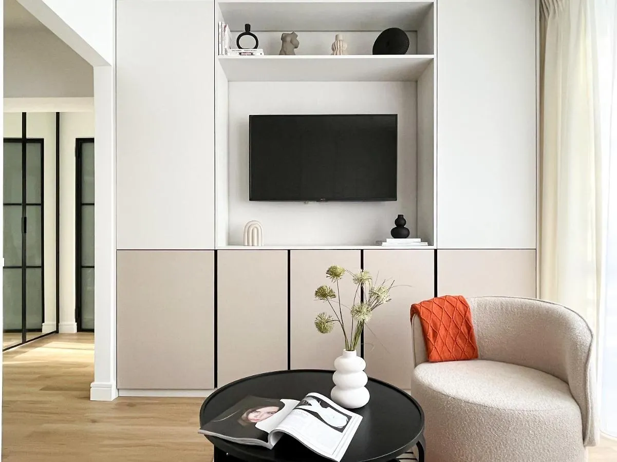 Gustowny Apartament Przy Metrze Warszawa