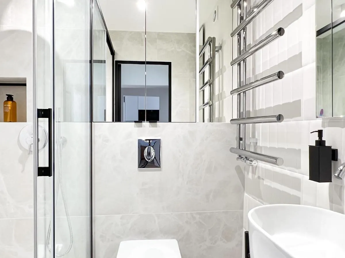 Gustowny Apartament Przy Metrze Warsaw